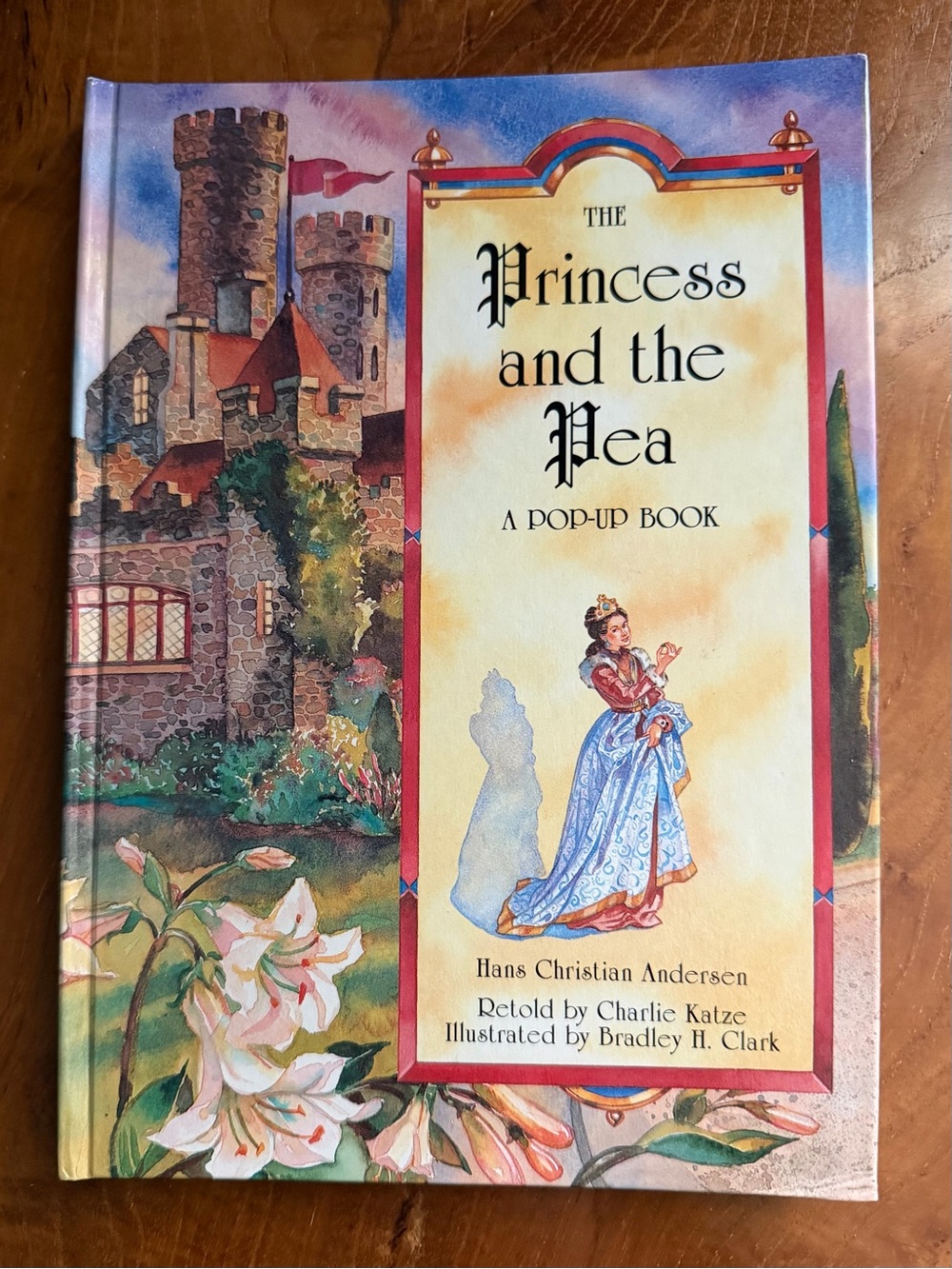 ⭐️2/$12 Vintage Pop-Up Carousel Book- The Princess and the Pea Fairytale